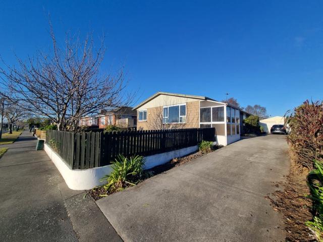 Apartment for rent in Chaslands, Canterbury