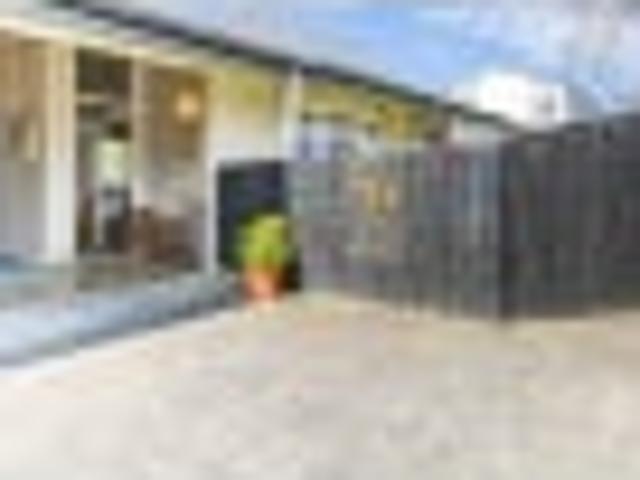 Townhouse for rent in Awhitu