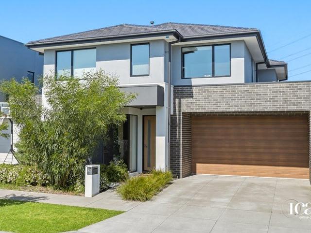 House for sale in Waverley Park Estate, Melbourne
