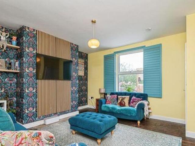 House for sale in Huddersfield, West Yorkshire