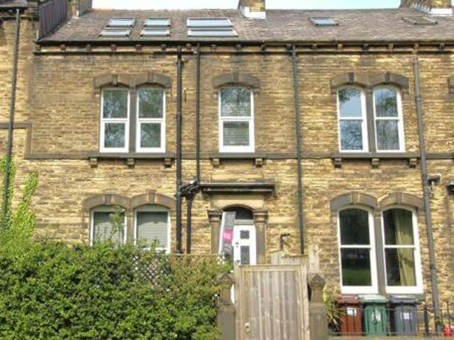 House for sale in Huddersfield, West Yorkshire