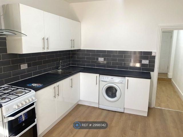 Apartment for rent in Plashet, Greater London