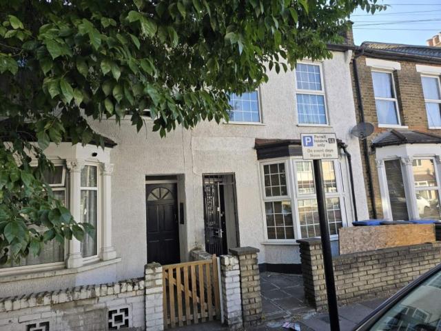 House for rent in Upper Edmonton, Greater London