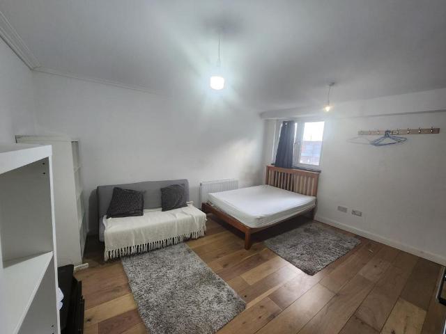 Apartment for rent in Belle Isle, Wakefield