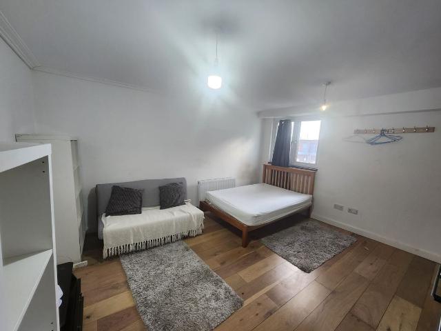 Studio for rent in Belle Isle, Wakefield