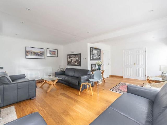 House for rent in Pinner, Greater London