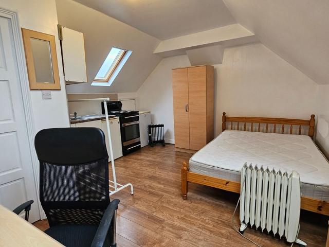 Studio for rent in Kingsbury, Greater London