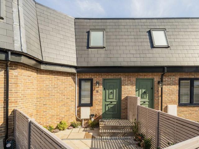 Apartment for rent in London Borough of Hounslow, Strand