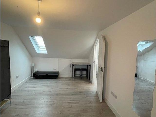 Studio for rent in Duckett's Green, Greater London