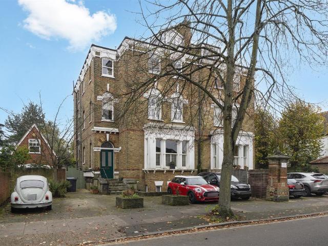 Studio for rent in London Borough of Richmond upon Thames, Greater London
