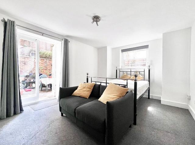 Studio for rent in Strawberry Hill, Greater London