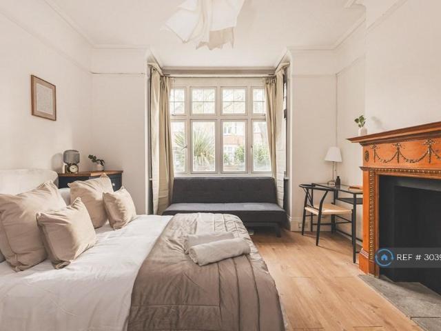 House for rent in Hanger Hill Garden Estate, Greater London