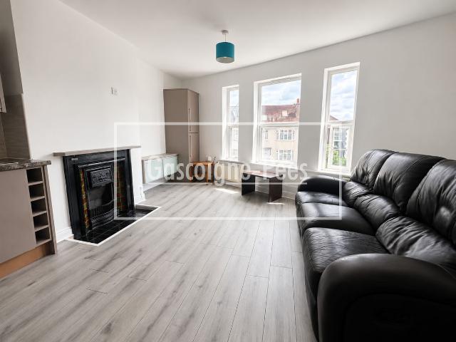 Apartment for rent in Strawberry Hill, Greater London