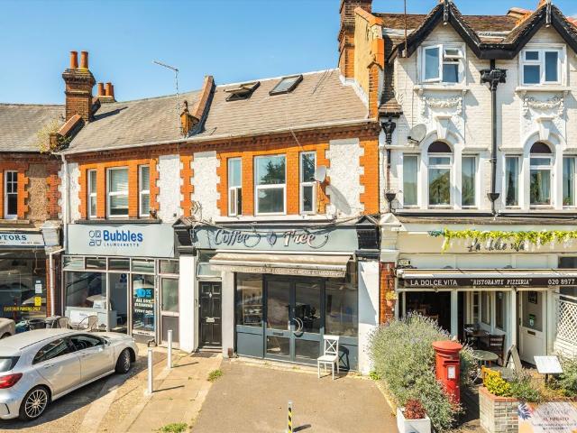 Apartment for rent in Strawberry Hill, Greater London