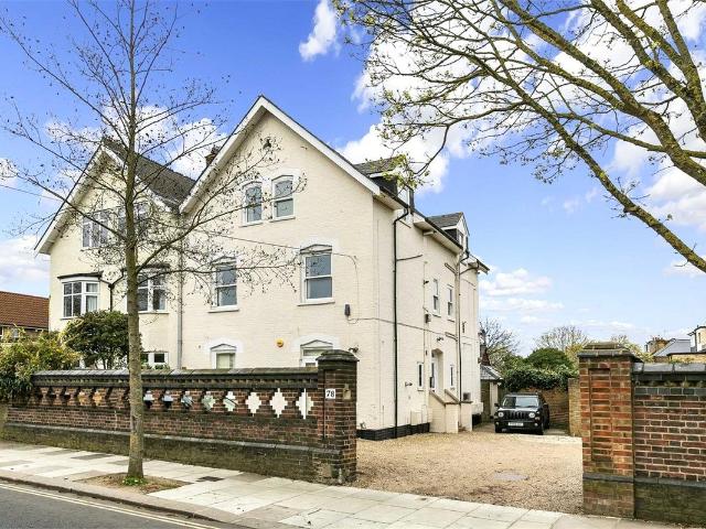 Apartment for rent in Strawberry Hill, Greater London