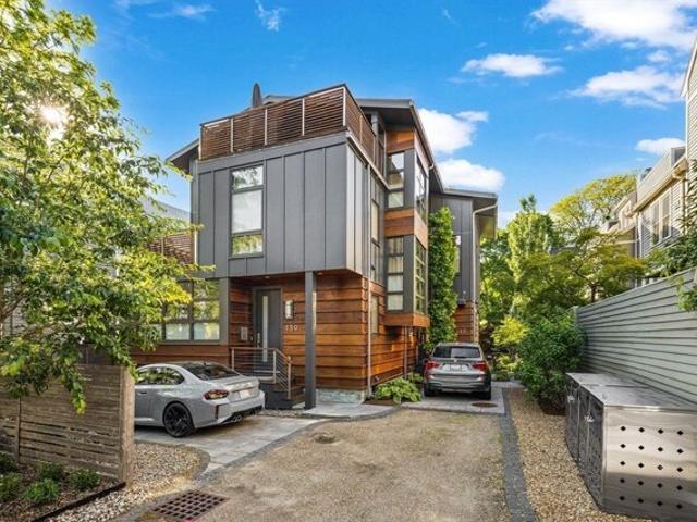 Condo for sale in Cambridge
