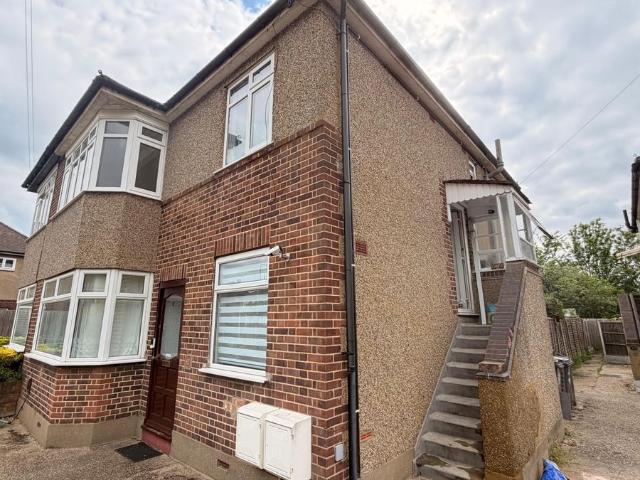 Apartment for rent in Hainault, Greater London