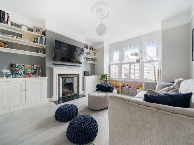 House for rent in Summerstown, Greater London