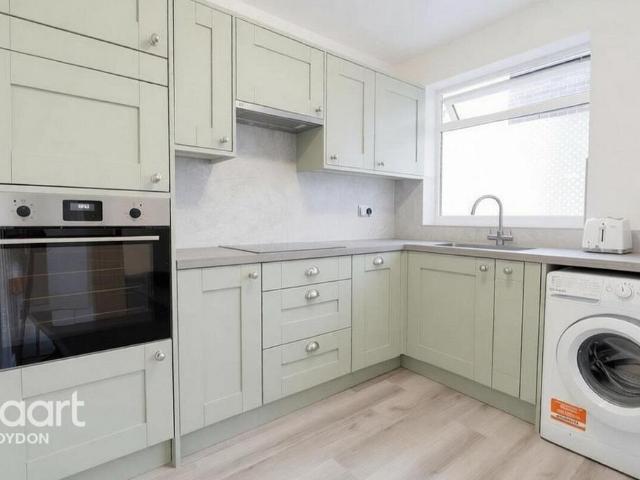 Apartment for rent in London Borough of Croydon, Waddon