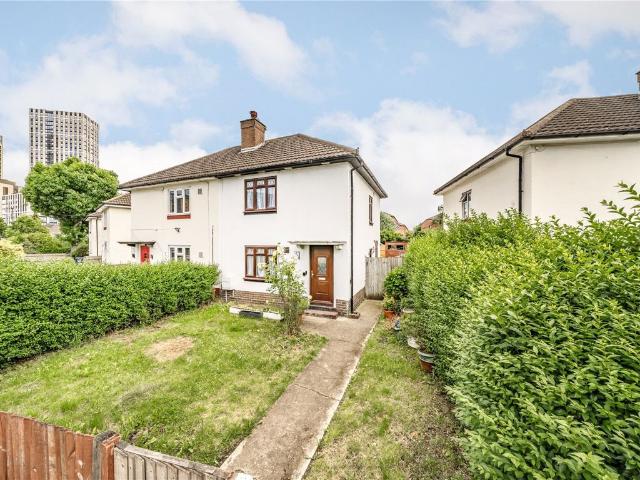 Apartment for rent in London Borough of Ealing, Park Royal