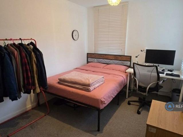 Apartment for rent in Walham Green, Greater London