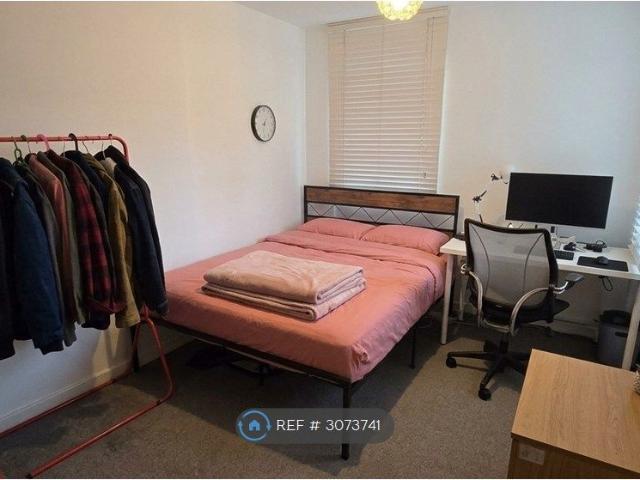 Room for rent in Walham Green, Greater London