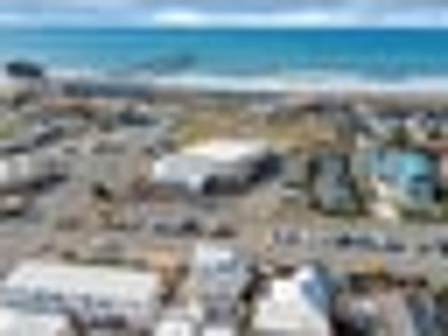 Townhouse for sale in Chaslands, Canterbury