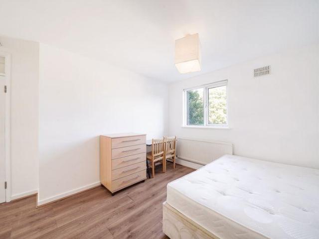 Apartment for rent in Mile End, Greater London