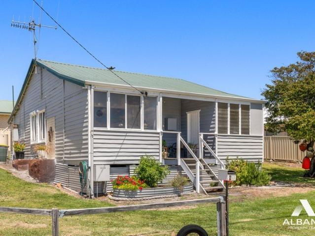 House for sale in Centennial Park, Albany