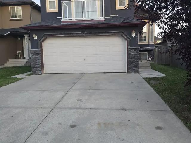 House for rent in Saddle Ridge, Calgary