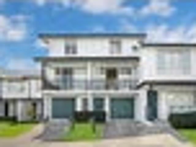 Townhouse for sale in Botany, Howick
