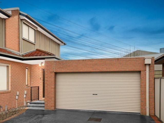 Townhouse for sale in Camerons Creek, Victoria