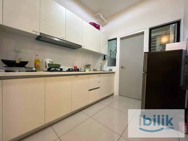 Room for rent in Petaling, Alam Impian