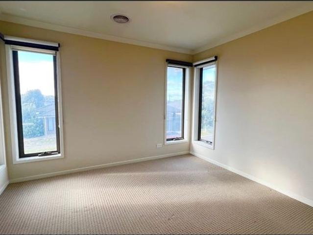 Townhouse for rent in Highlands, Melbourne