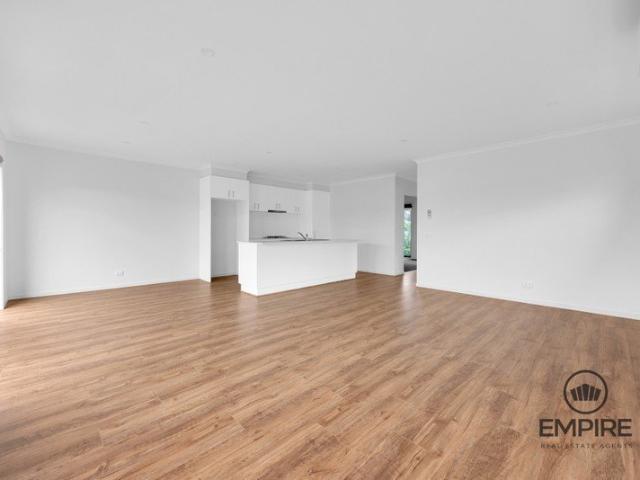 House for sale in Highgrove, Melbourne