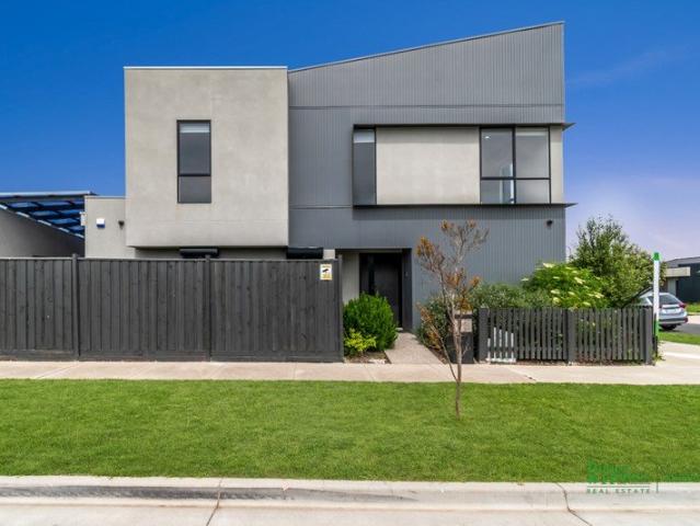 Townhouse for sale in Platform, Melbourne