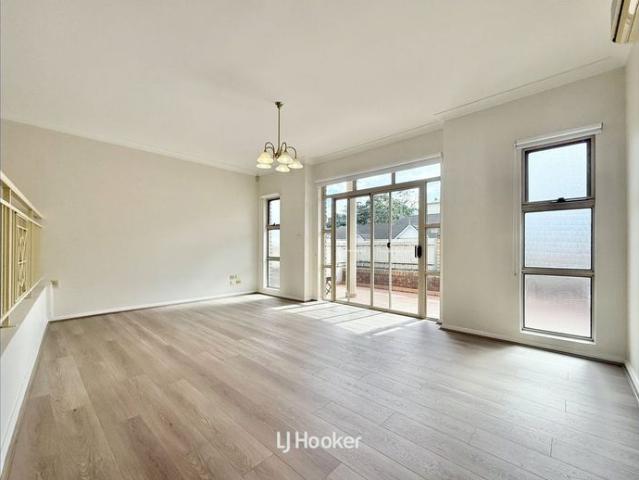 Townhouse for rent in Upper North Shore, Sydney