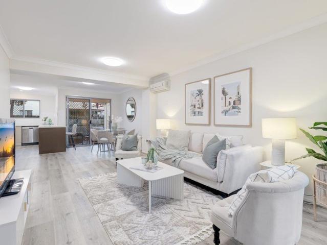 Townhouse for sale in Calamvale, Greater Brisbane