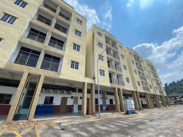 Flat for sale in Malaka