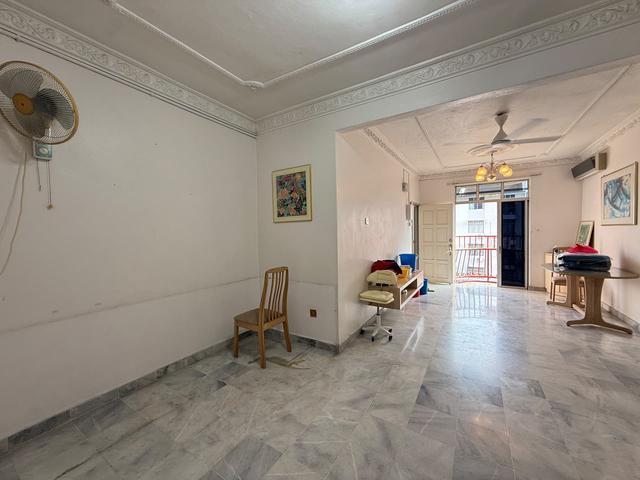 Flat for sale in Malaka
