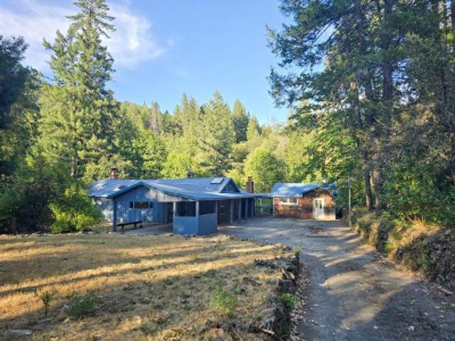 House for sale in Seiad Valley, California