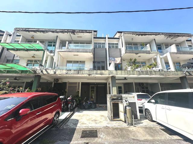 Townhouse for rent in Saujana, Selangor