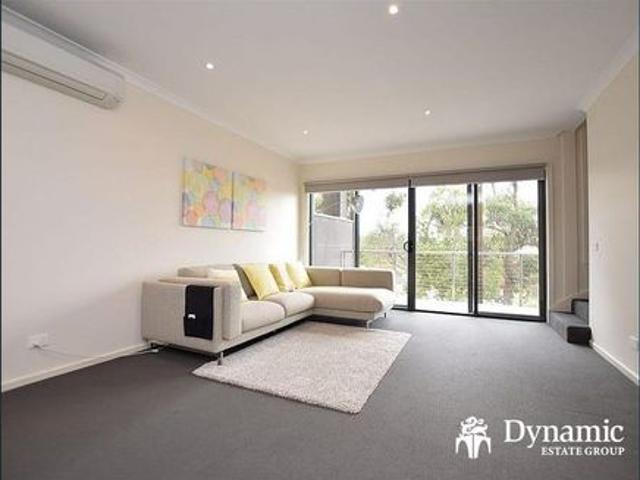Townhouse for rent in Notting Hill, Melbourne
