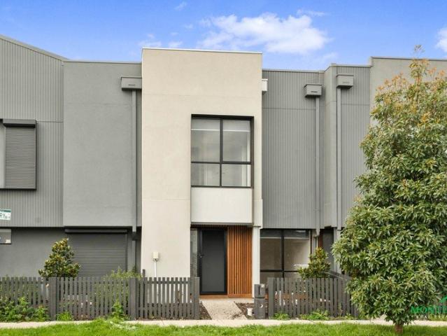 Townhouse for sale in Camerons Creek, Victoria