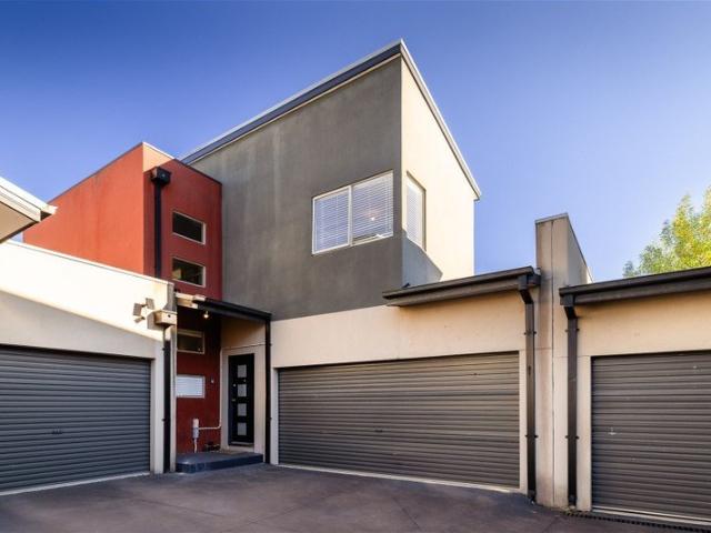 Townhouse for sale in Bayswater, Melbourne