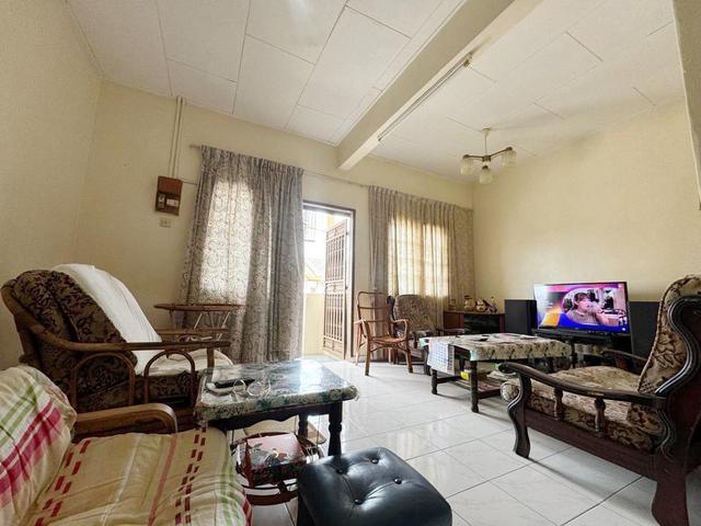 Townhouse for sale in Malaka