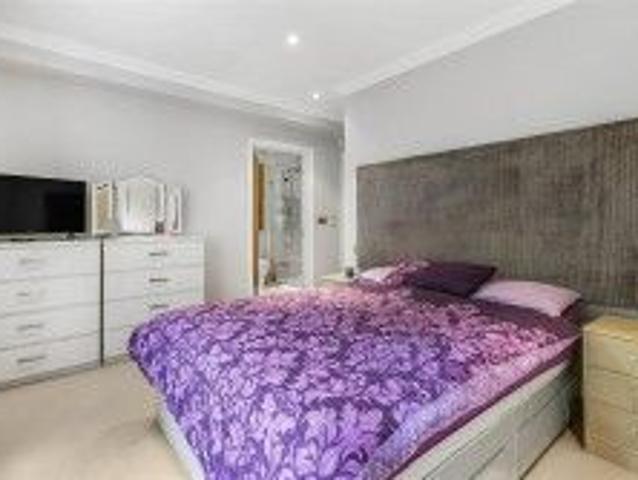 Apartment for rent in Wall Hall, Hertsmere