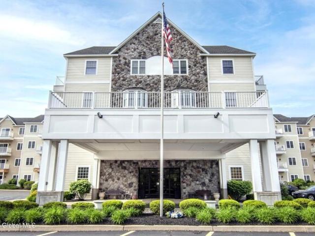 Condo for sale in Clifton Park