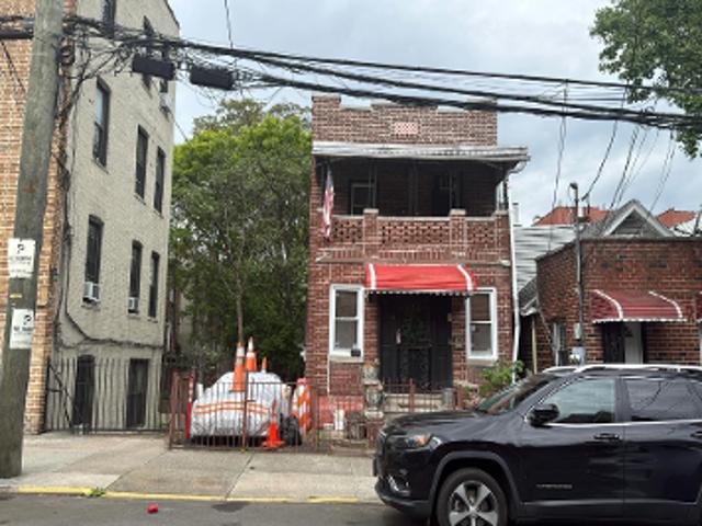 House for sale in The Bronx, Arverne