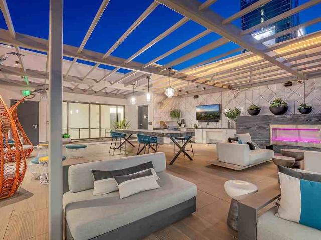 Apartment for rent in Canoga Park, California